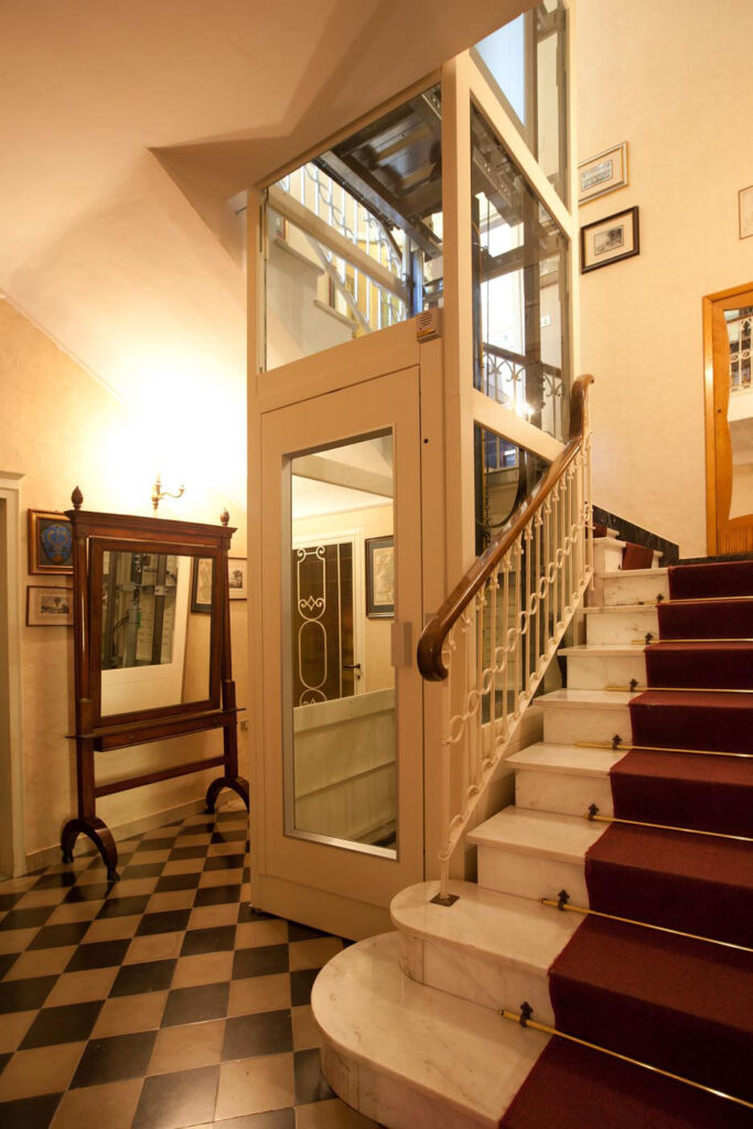 Piattaforma elevatrice a Senigallia