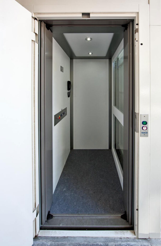 Piattaforma elevatrice a Marotta