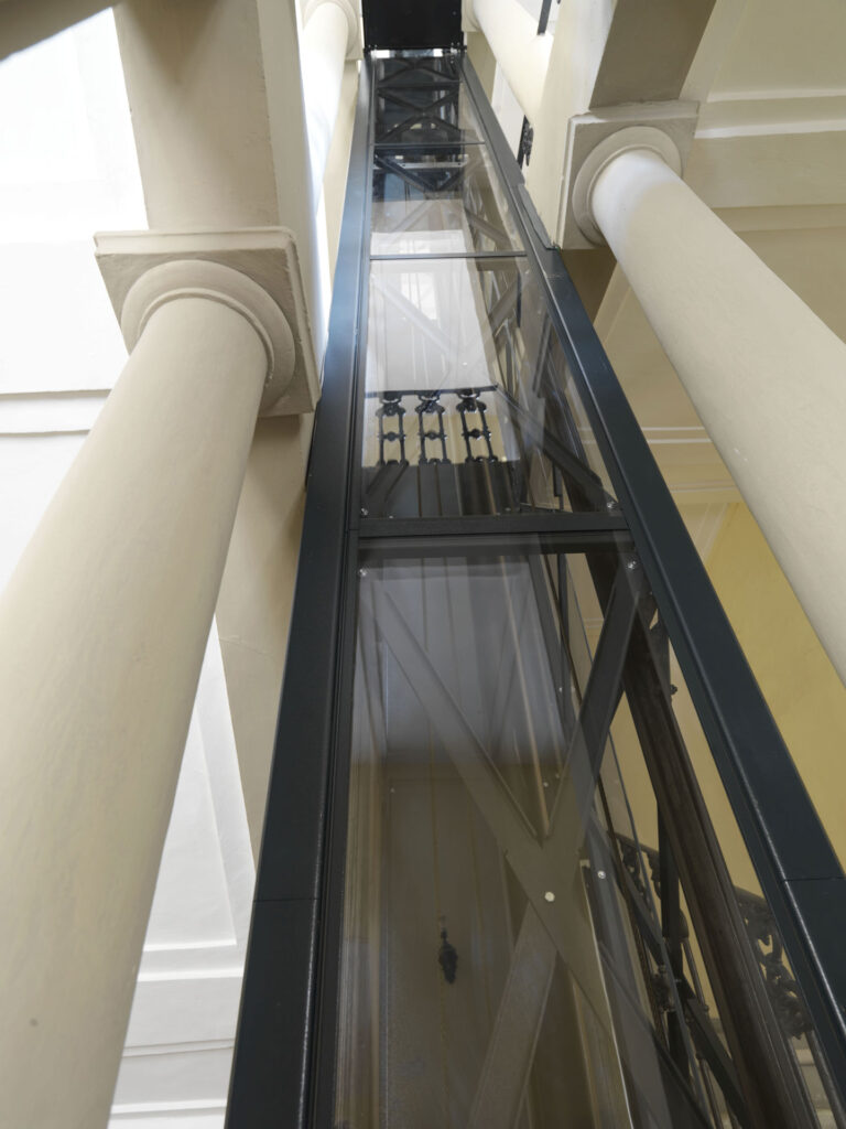 Piattaforma elevatrice a Senigallia